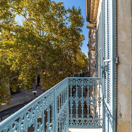 Beau Balcon Des Arènes Nîmes
